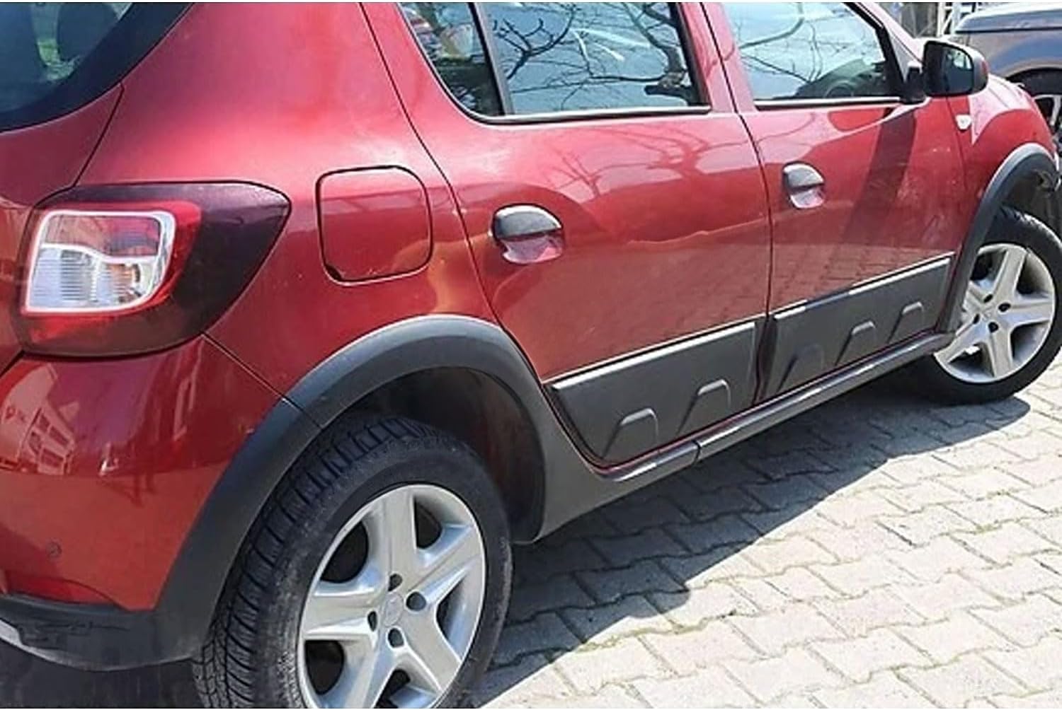 Side Door Cladding Protectors (4 Pcs) – Dacia Sandero (2012–2019)